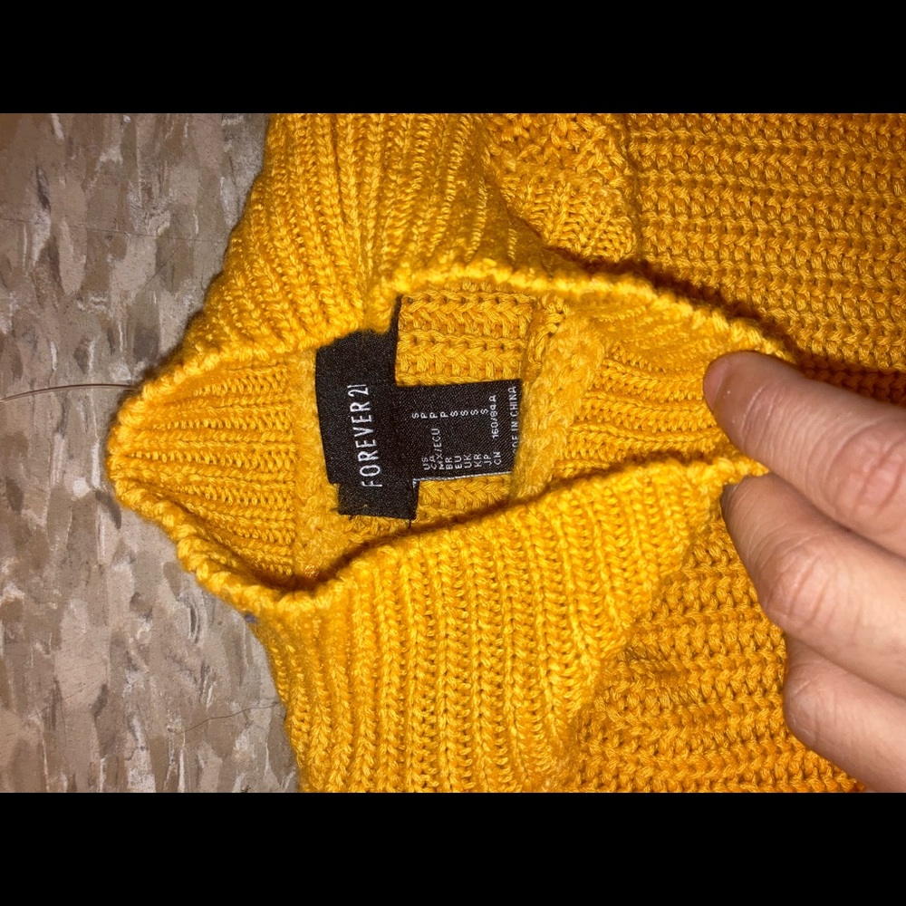 Sweatshirt